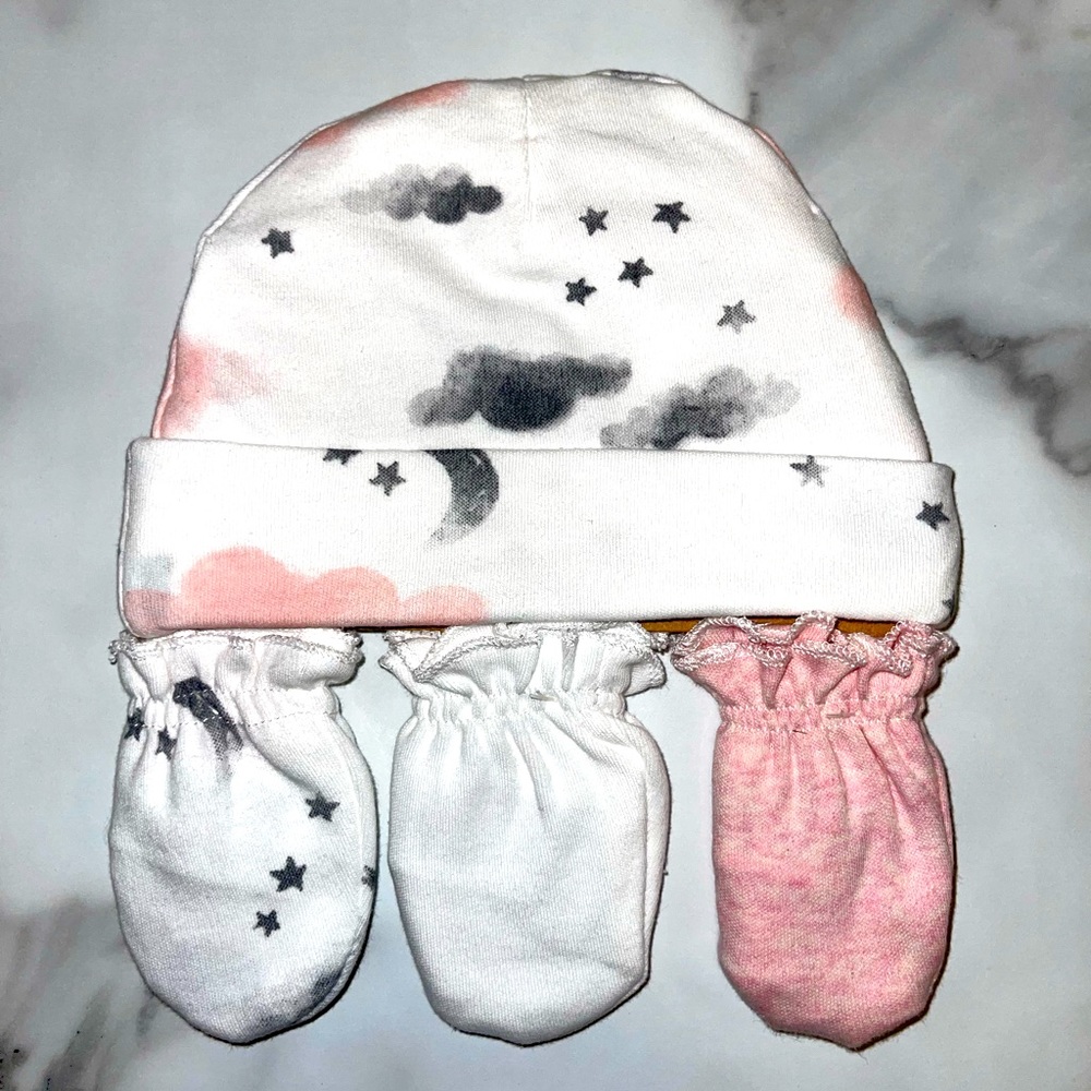 New, Never used Newborn Hat & Mitts!